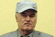 Mladić pod medicinskim tretmanom Mladić pod medicinskim tretmanom